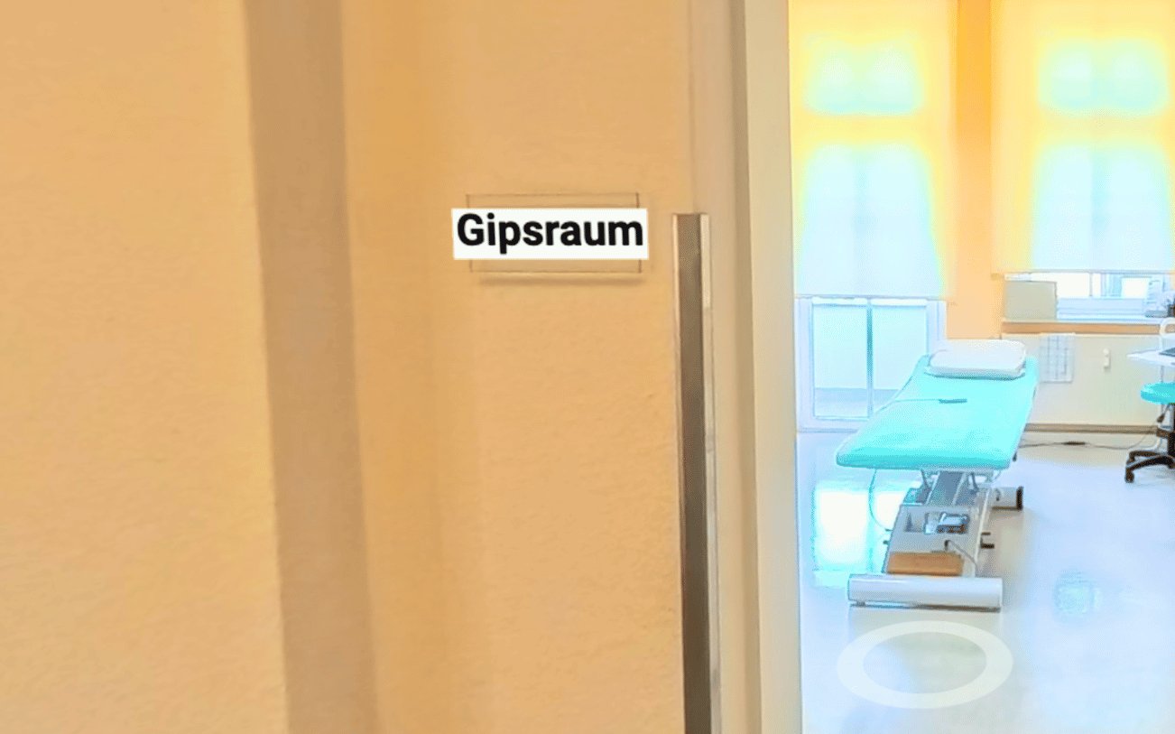 Raumbeschriftung in der Tour, gesetzt neben die Tür
